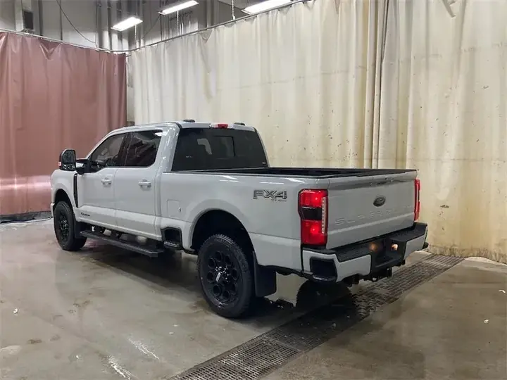Ford F-350 Super Duty 2026 photo 2