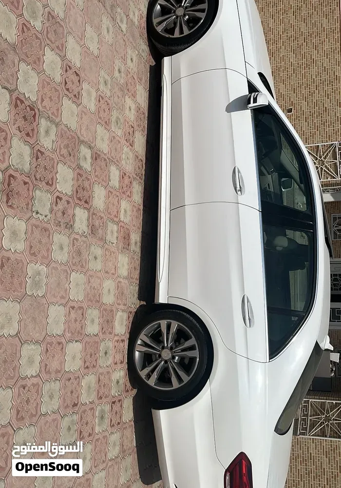 Mercedes-Benz E-Class 2014 photo 4