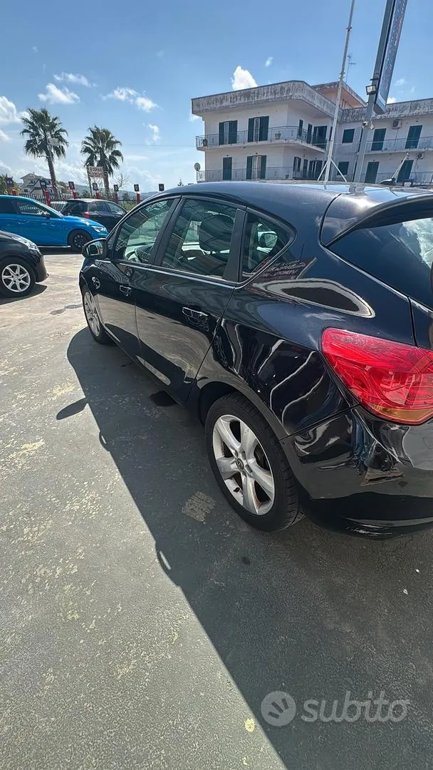 Opel Astra 2011 photo 5