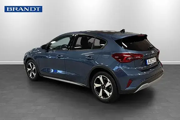 Ford Focus 2022 photo 2