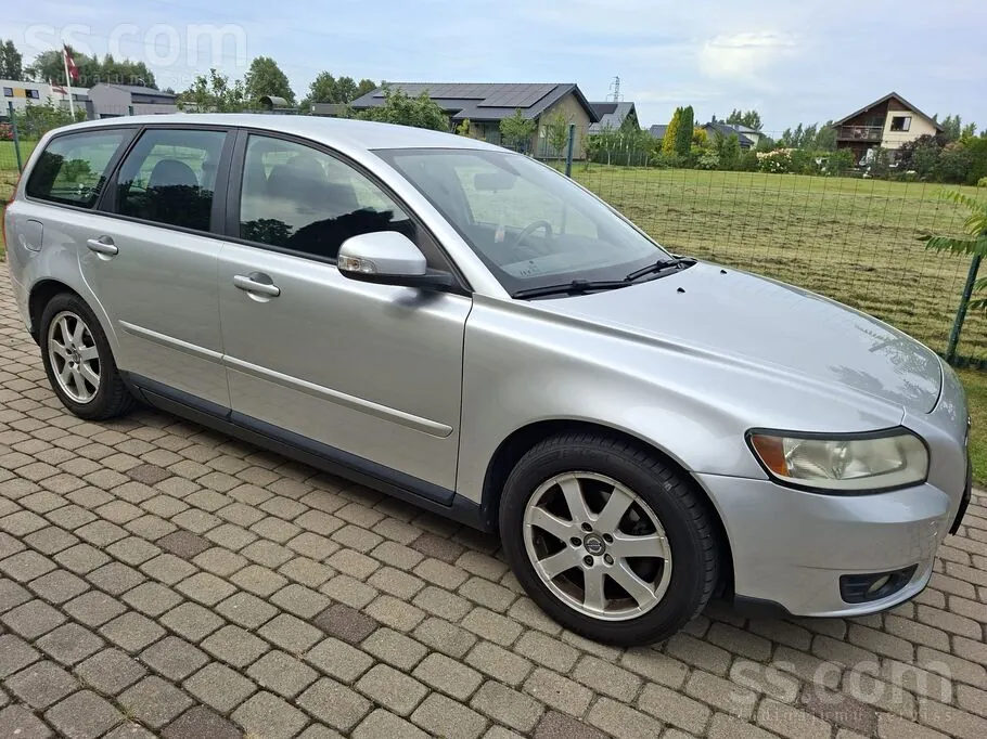 Volvo V50 2010 photo 2
