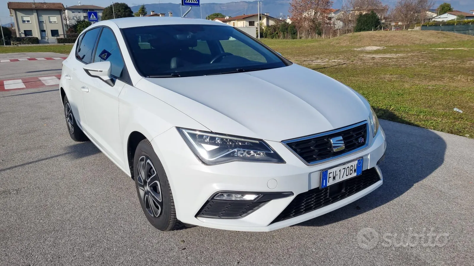 Seat Leon 2019 photo 2