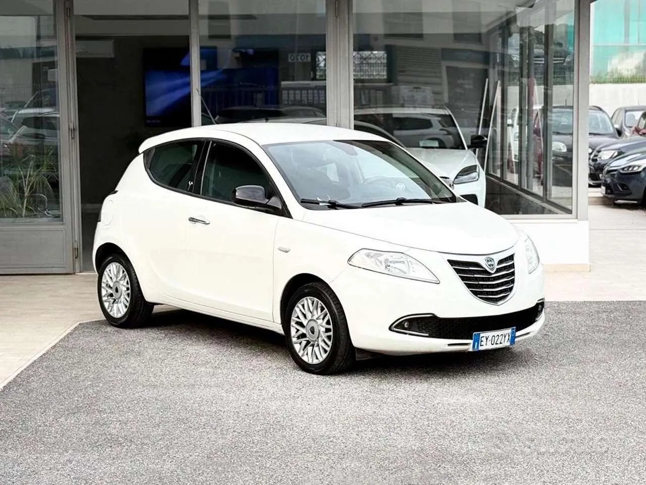 Lancia Ypsilon