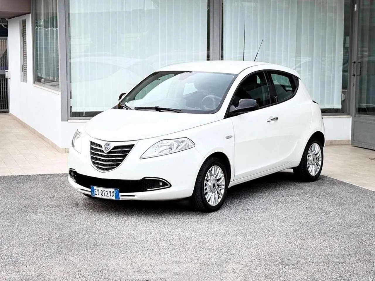 Lancia Ypsilon 2015 photo 3