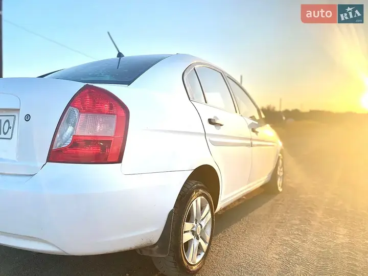 Hyundai Accent 2006 photo 3