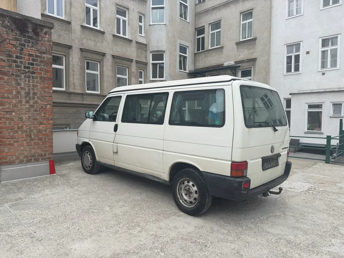 Volkswagen T4 1995 photo 3