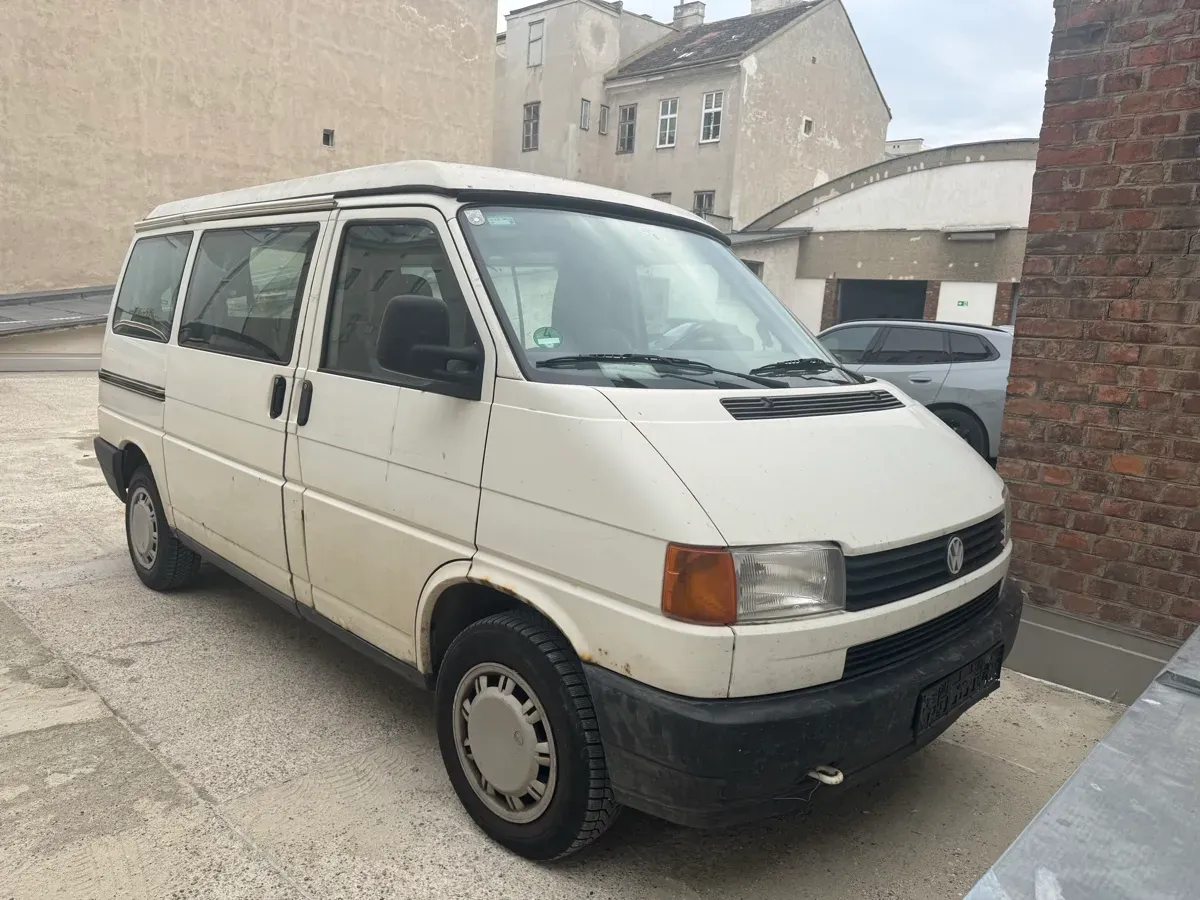 Volkswagen T4 1995 photo 2