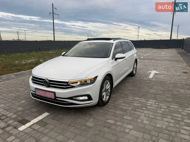 Volkswagen Passat 2022 photo 2