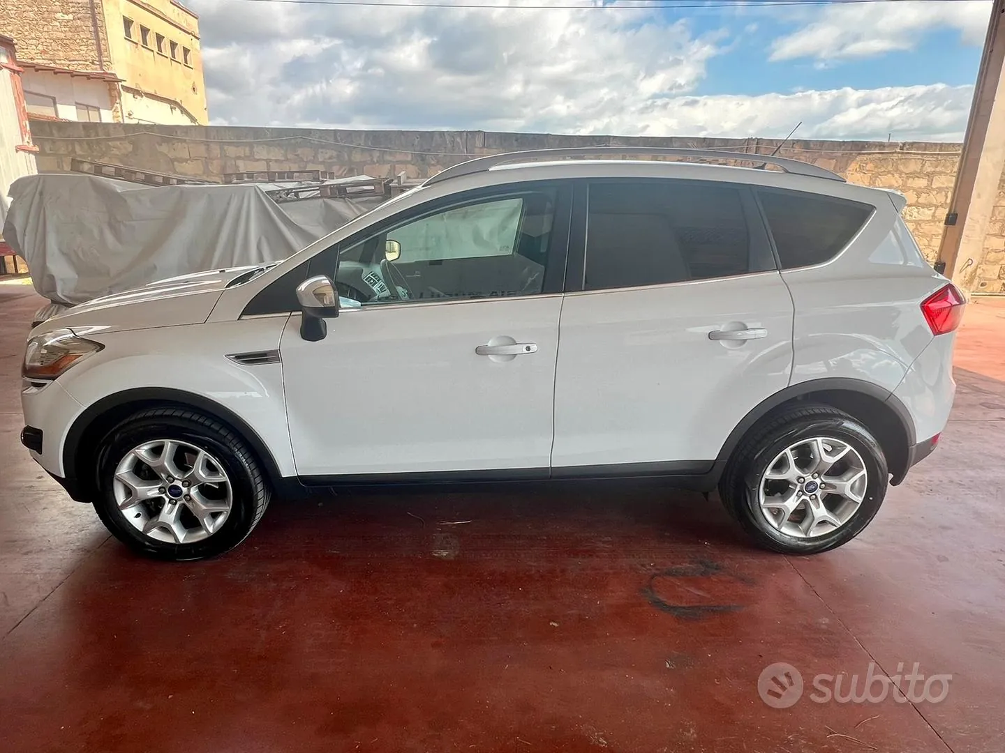 Ford Kuga 2011 photo 3