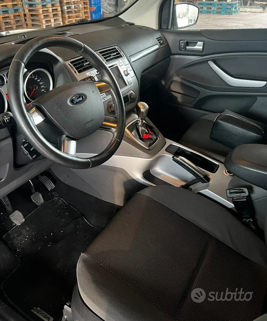 Ford Kuga 2011 photo 5