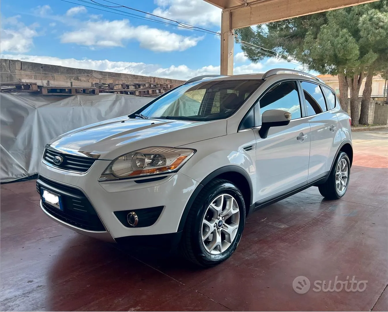 Ford Kuga 2011 photo 2