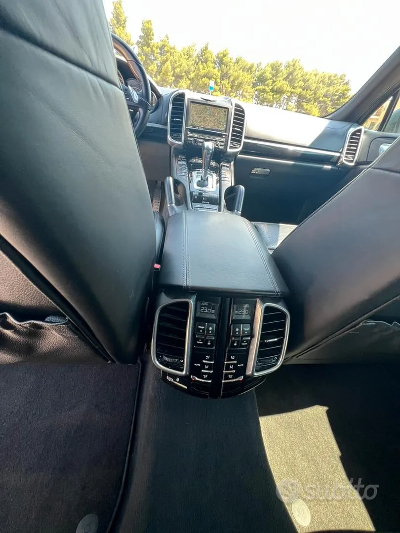 Porsche Cayenne 2012 photo 4