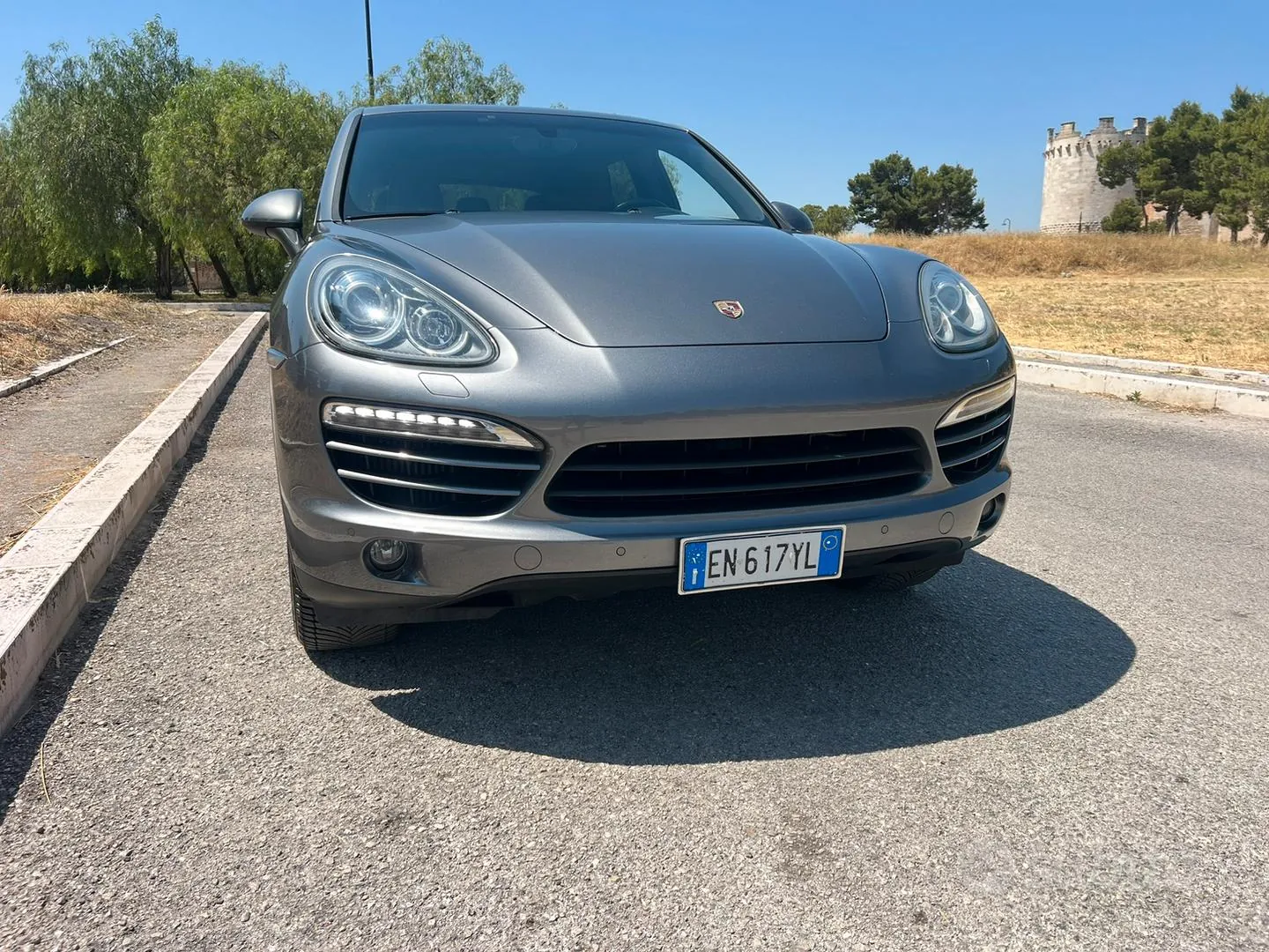 Porsche Cayenne 2012 photo 2