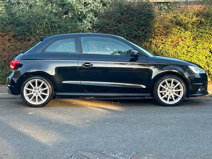 Audi A1 2015 photo 2