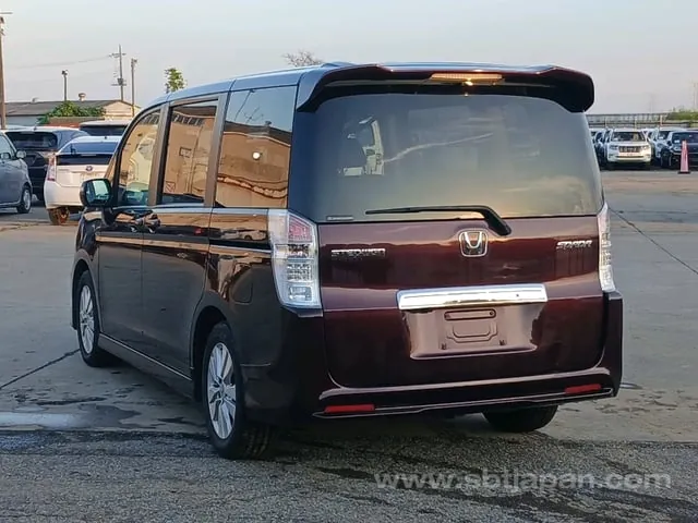 Honda Stepwagon Spada 2010 photo 5