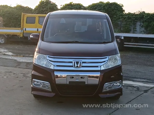 Honda Stepwagon Spada 2010 photo 2
