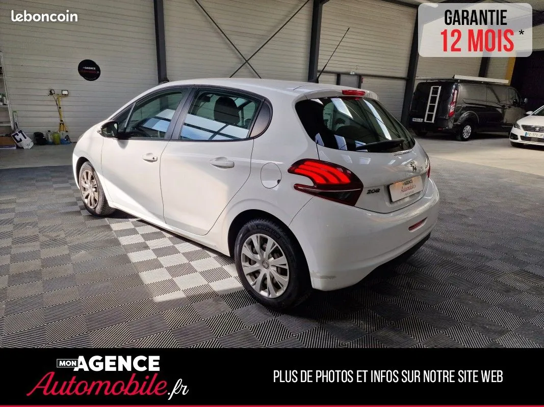 Peugeot 208 2017 photo 3