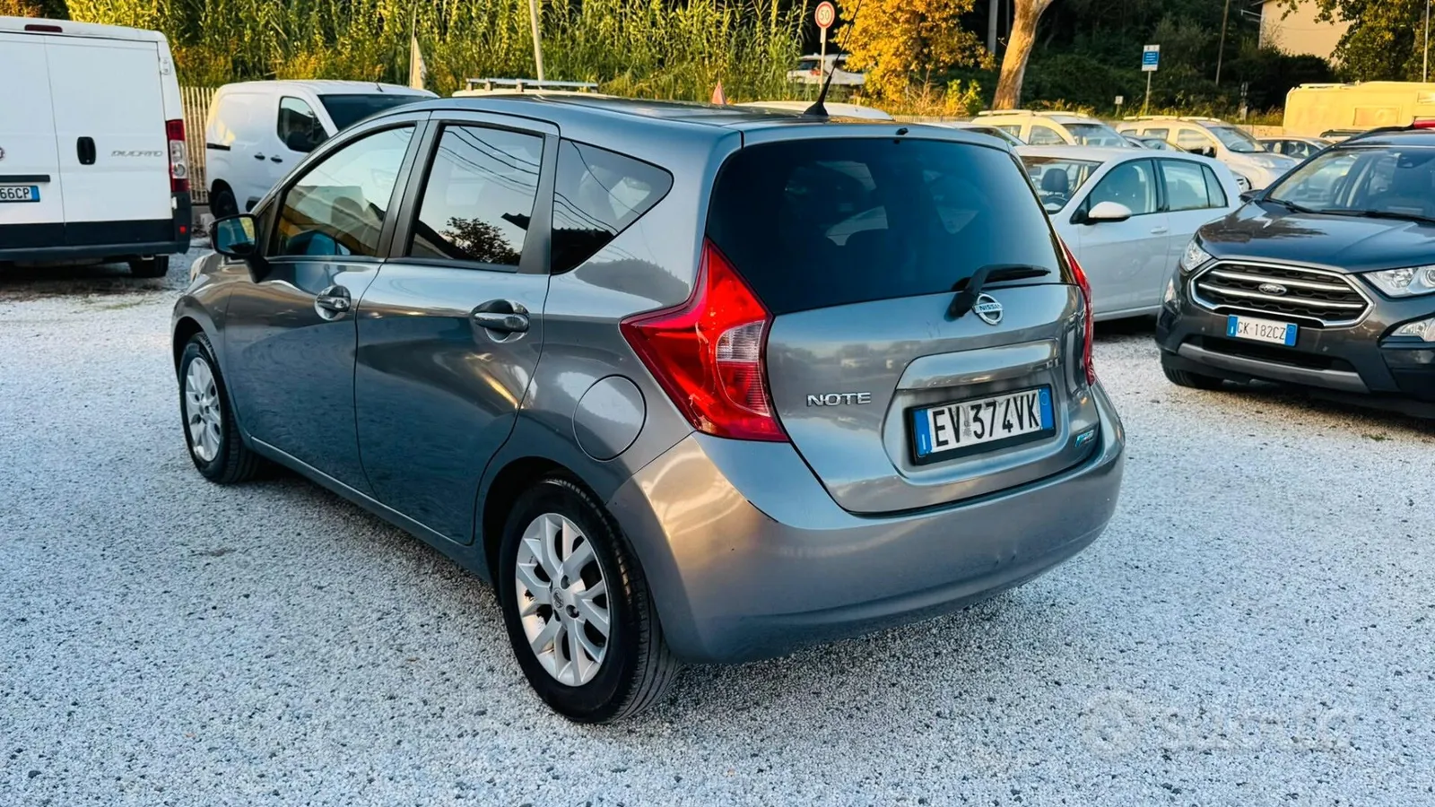 Nissan Note 2014 photo 5
