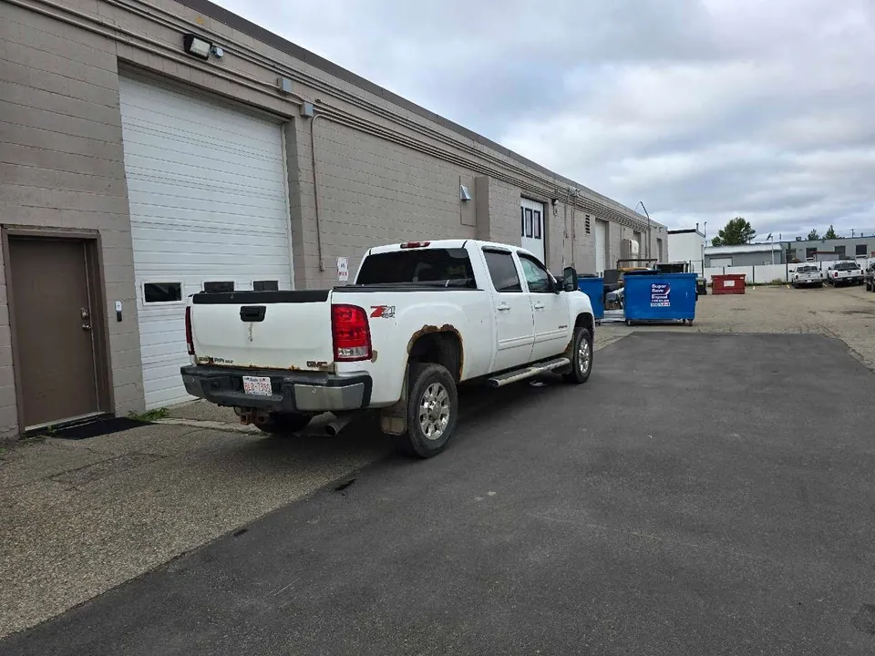 GMC Sierra 2500Hd 2011 photo 2