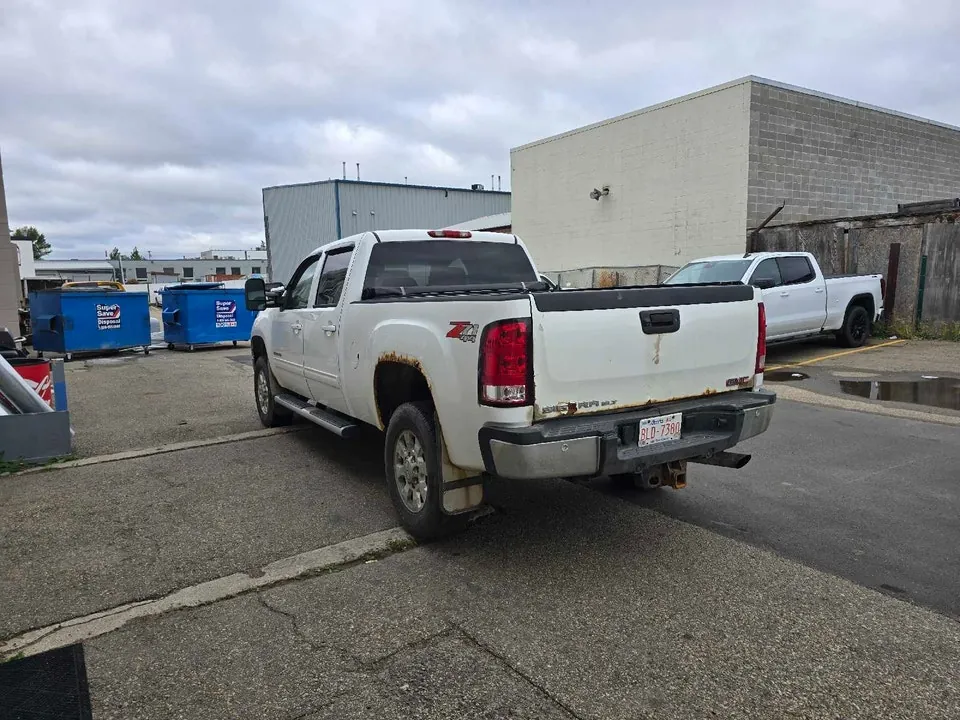 GMC Sierra 2500Hd 2011 photo 3
