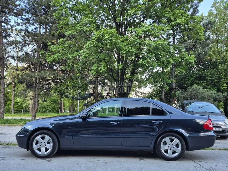 Mercedes-Benz E-Class 2002 photo 3
