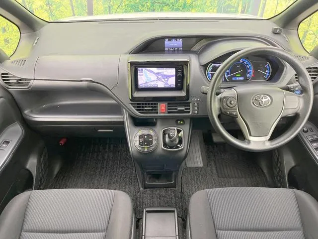 Toyota Corolla Hybrid X 2015 photo 2