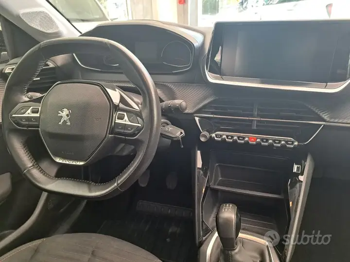 Peugeot 208 2023 photo 2