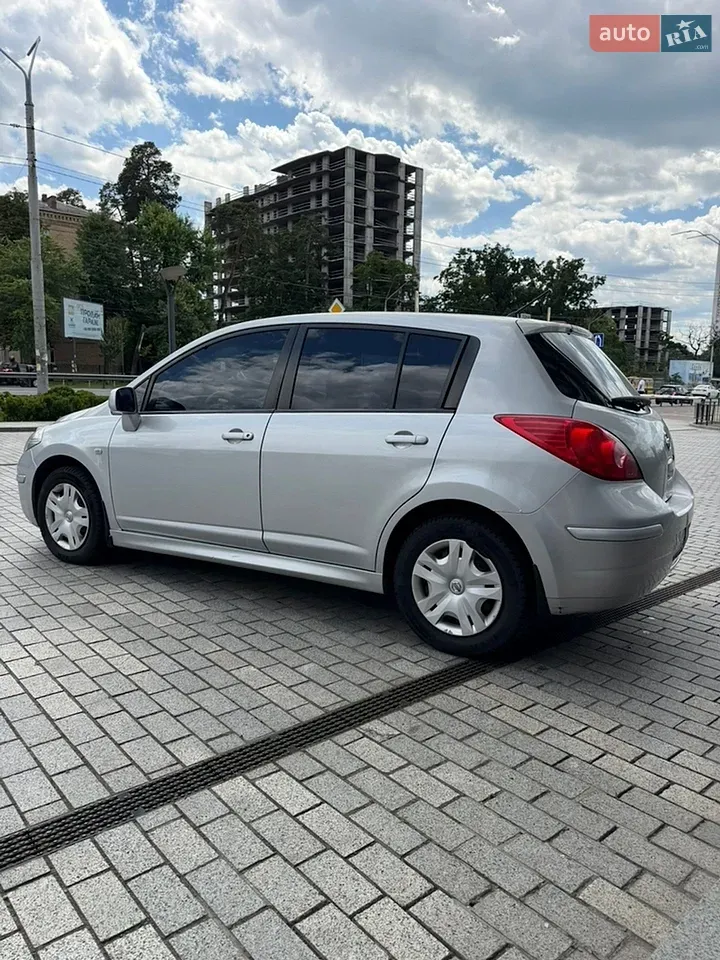 Nissan Tiida 2012 photo 5