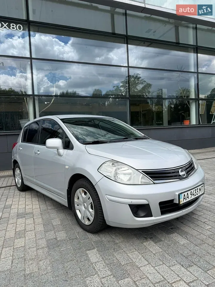 Nissan Tiida 2012 photo 2
