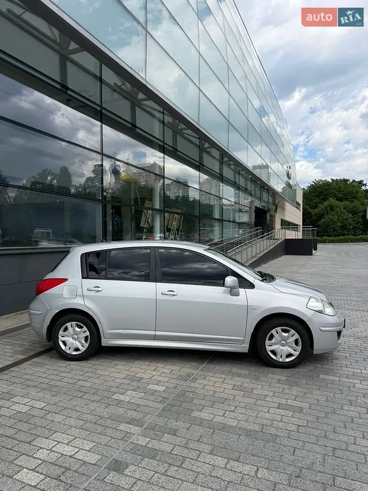 Nissan Tiida 2012 photo 4