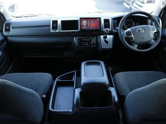 Toyota Hiace Wagon 2020 photo 2