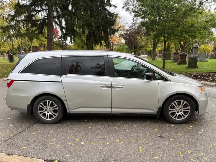Honda Odyssey 2013 photo 2