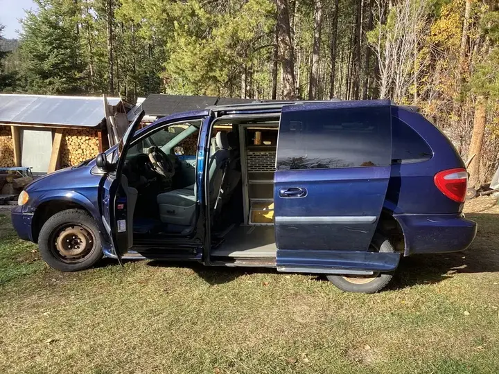 Dodge Grand Caravan 2005 photo 2