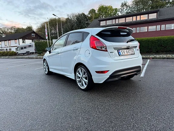Ford Fiesta 2015 photo 4