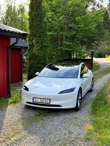 Tesla Model 3 2025 photo 2