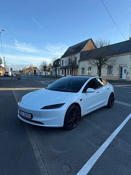 Tesla Model 3 2025 photo 4