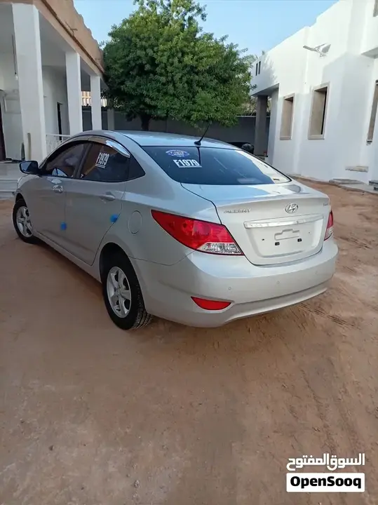 Hyundai Accent 2013 photo 2