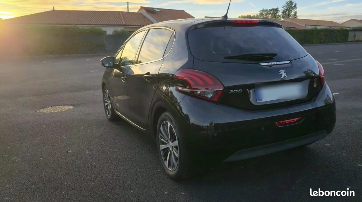 Peugeot 208 2016 photo 2