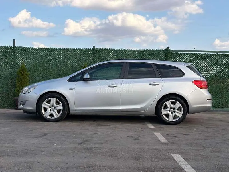 Opel Astra J 2011 photo 5