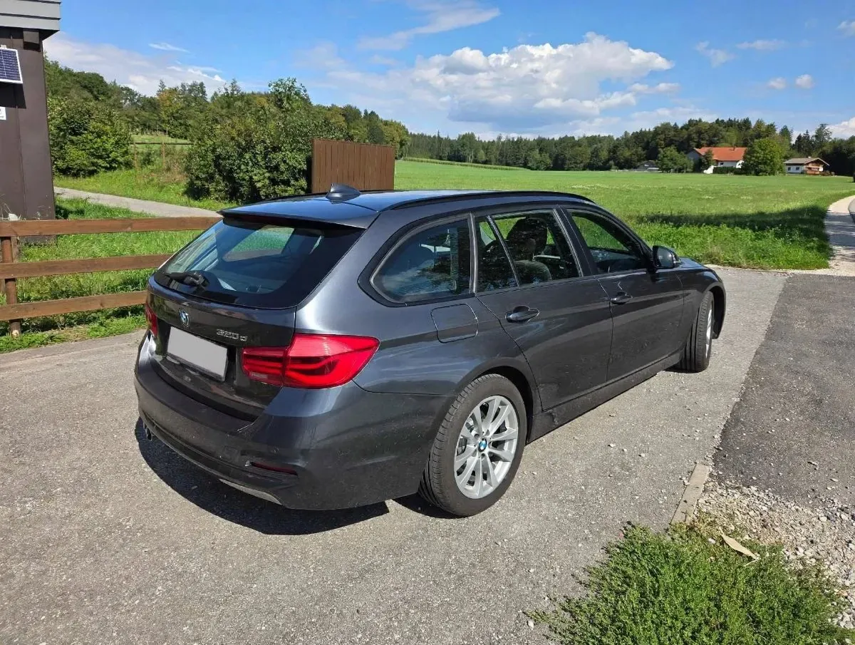 BMW 3 Series 2017 photo 3