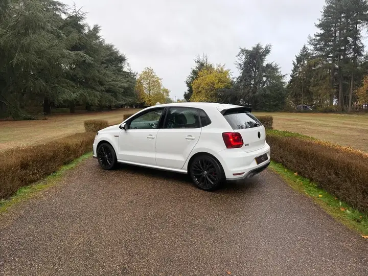 Volkswagen Polo 2017 photo 2