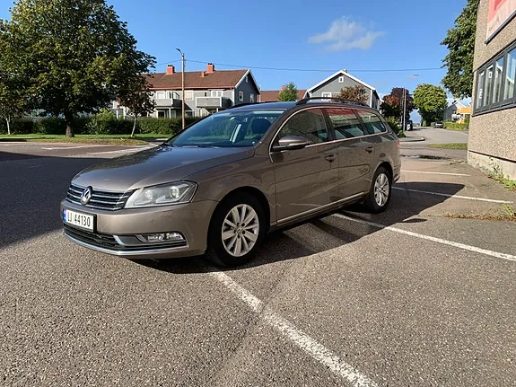 Volkswagen Passat 2011 photo 2