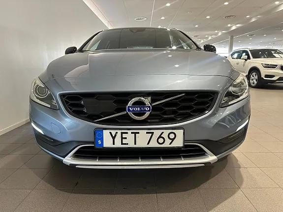 Volvo V60 Cross Country 2017 photo 2