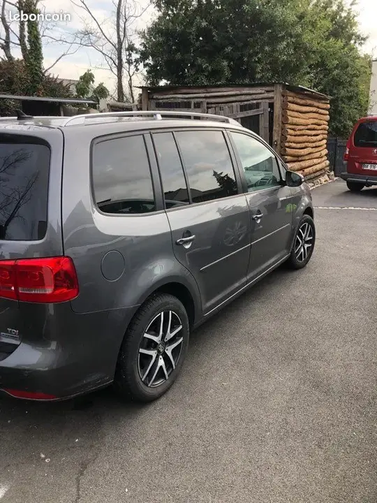 Volkswagen Touran 2013 photo 2