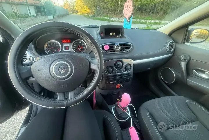 Renault Clio 2011 photo 5