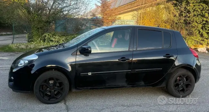 Renault Clio 2011 photo 3