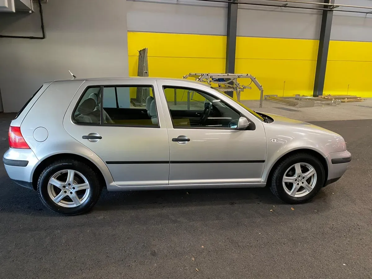 Volkswagen Golf 2002 photo 2