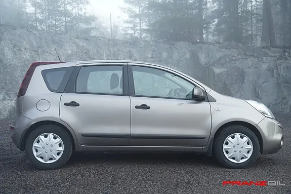 Nissan Note 2011 photo 5