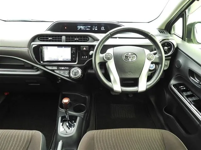 Toyota Aqua G Hybrid 2015 photo 5