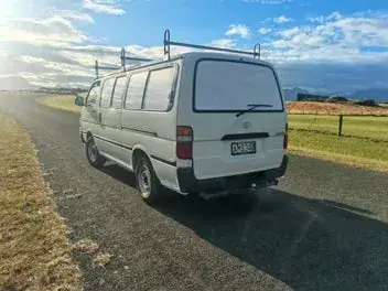 Toyota Hiace 2002 photo 3